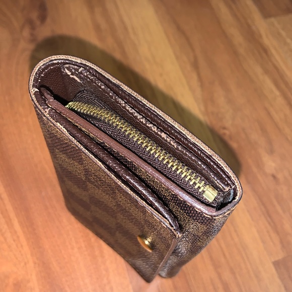 Authentic Louis Vuitton Damier Ebene Porte-Monnaie Tresor Wallet - Picture 4 of 16